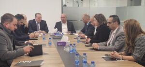 وفد من المجلس التنسيقي يبحث مع السفير الأردني أزمة معبر الكرامة