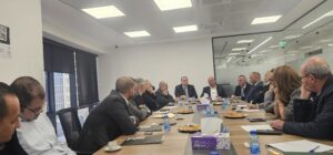 وفد من المجلس التنسيقي يبحث مع السفير الأردني أزمة معبر الكرامة